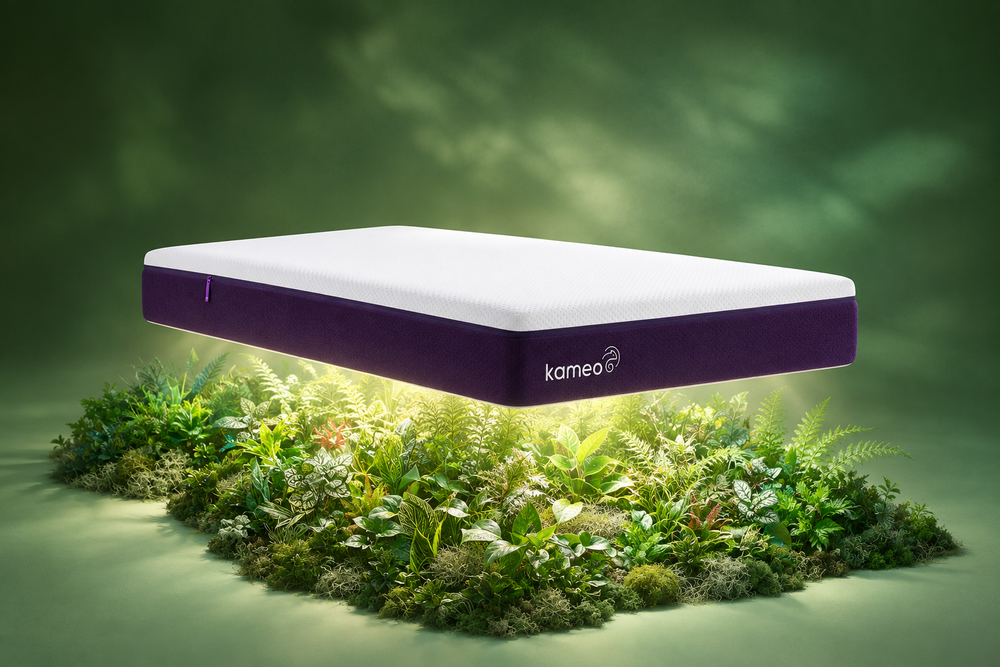 Kameo matras boven een bed van mos en planten
