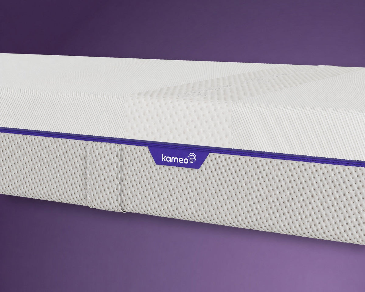 Kameo label op de zijkant van het Essence Foam matras